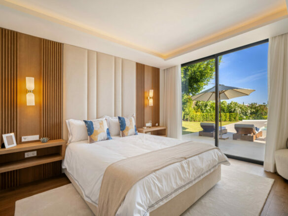 FOR SALE – Sophisticated Villa Overlooking Los Naranjos Golf 🌳