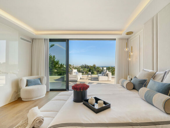 FOR SALE – Sophisticated Villa Overlooking Los Naranjos Golf 🌳