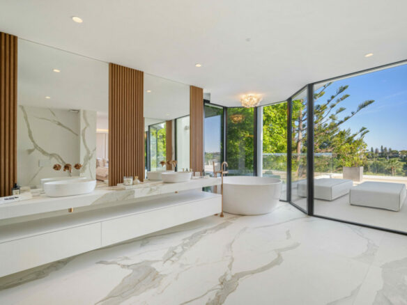FOR SALE – Sophisticated Villa Overlooking Los Naranjos Golf 🌳