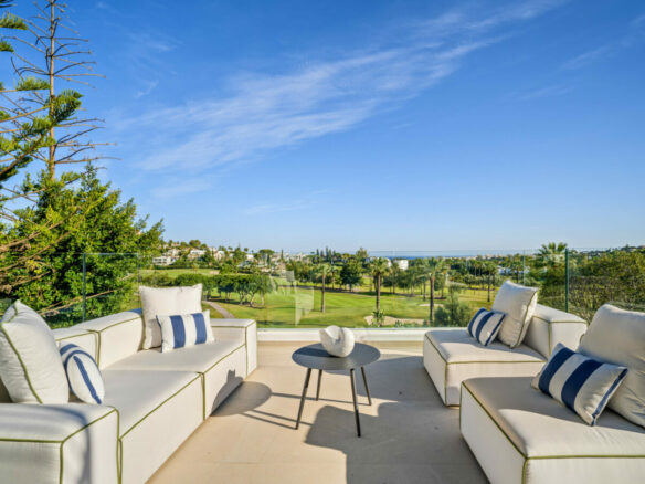 FOR SALE – Sophisticated Villa Overlooking Los Naranjos Golf 🌳