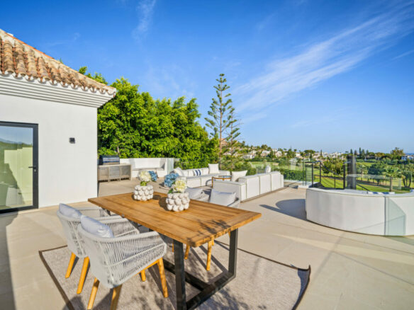FOR SALE – Sophisticated Villa Overlooking Los Naranjos Golf 🌳