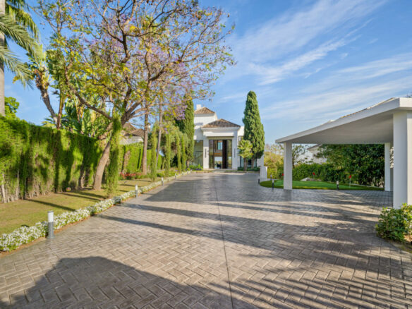 FOR SALE – Sophisticated Villa Overlooking Los Naranjos Golf 🌳