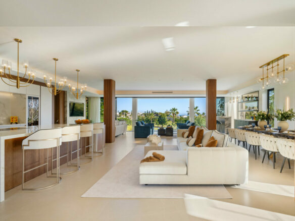FOR SALE – Sophisticated Villa Overlooking Los Naranjos Golf 🌳