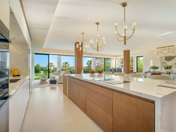 FOR SALE – Sophisticated Villa Overlooking Los Naranjos Golf 🌳