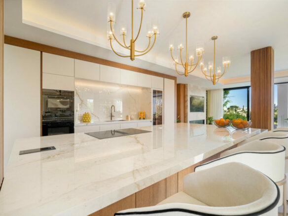 FOR SALE – Sophisticated Villa Overlooking Los Naranjos Golf 🌳