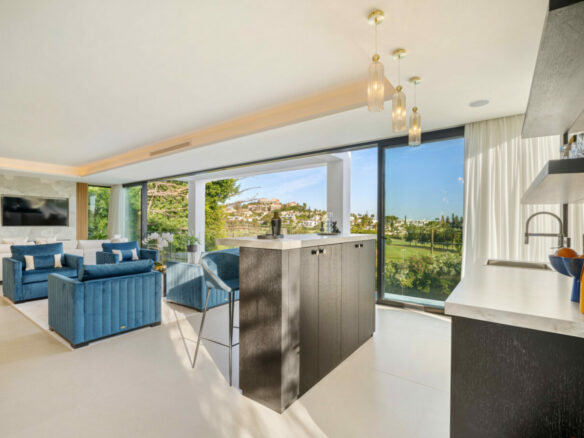 FOR SALE – Sophisticated Villa Overlooking Los Naranjos Golf 🌳