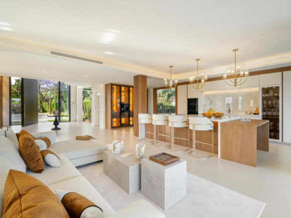 FOR SALE – Sophisticated Villa Overlooking Los Naranjos Golf 🌳