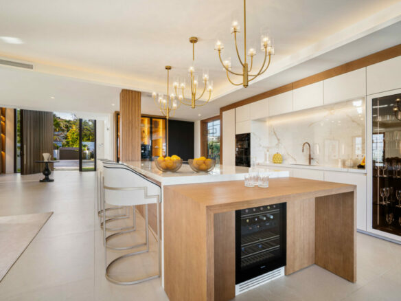 FOR SALE – Sophisticated Villa Overlooking Los Naranjos Golf 🌳