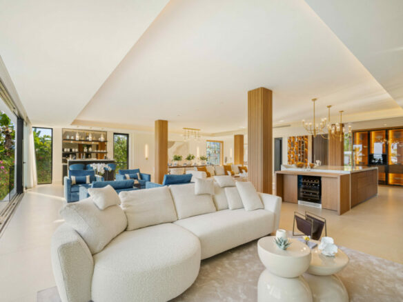 FOR SALE – Sophisticated Villa Overlooking Los Naranjos Golf 🌳