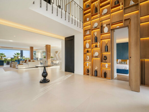 FOR SALE – Sophisticated Villa Overlooking Los Naranjos Golf 🌳