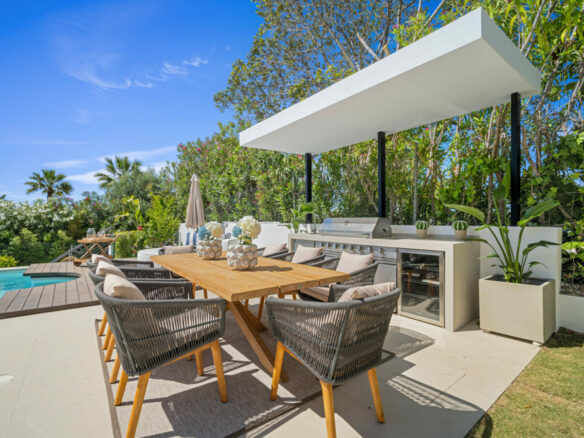 FOR SALE – Sophisticated Villa Overlooking Los Naranjos Golf 🌳