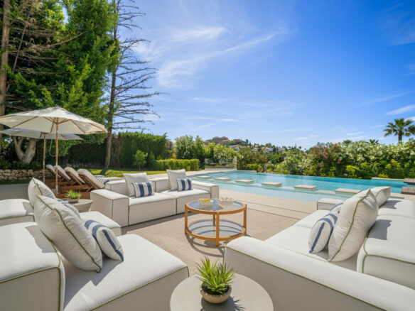 FOR SALE – Sophisticated Villa Overlooking Los Naranjos Golf 🌳