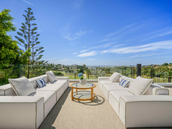 FOR SALE – Sophisticated Villa Overlooking Los Naranjos Golf 🌳