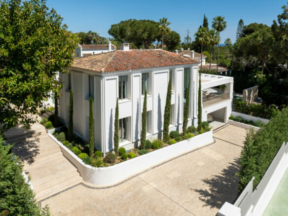 SOLD 🏡 Modern Villa with Incredible Amenities 🌴✨ Golden Mile – Marbella