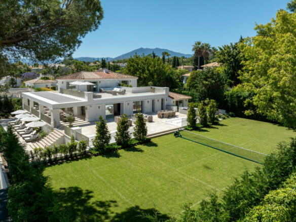 SOLD 🏡 Modern Villa with Incredible Amenities 🌴✨ Golden Mile – Marbella