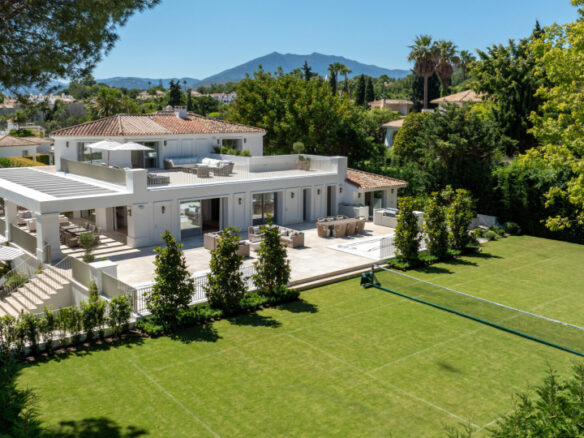 SOLD 🏡 Modern Villa with Incredible Amenities 🌴✨ Golden Mile – Marbella