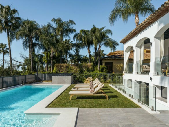 🏡 For Sale: Charming Mediterranean Villa in Altos Reales 🌴🌞 Gated