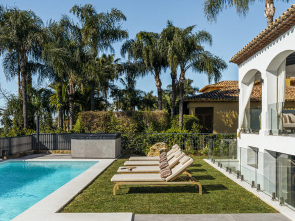 🏡 For Sale: Charming Mediterranean Villa in Altos Reales 🌴🌞 Gated