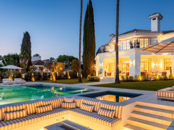 🌟 For Sale: Magnificent 5-Bedroom Luxury Villa in Nueva Andalucía 🏝️🌿