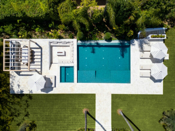 🌟 For Sale: Magnificent 5-Bedroom Luxury Villa in Nueva Andalucía 🏝️🌿