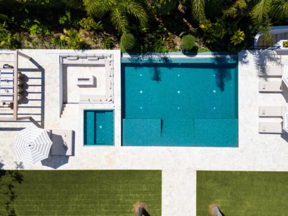 🌟 For Sale: Magnificent 5-Bedroom Luxury Villa in Nueva Andalucía 🏝️🌿