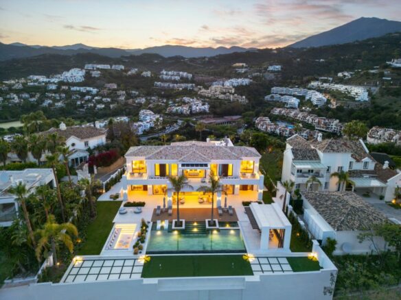 Turnkey 🌟 Hilltop 7B Mansion for Sale Ronda Road –  Benahavís