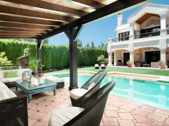 For sale 🏡 Classic Villa for Sale in the Golden Mile Cascada de Camoján