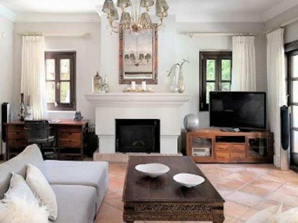 For sale 🏡 Classic Villa for Sale in the Golden Mile Cascada de Camoján