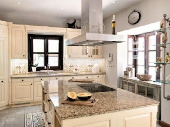 For sale 🏡 Classic Villa for Sale in the Golden Mile Cascada de Camoján
