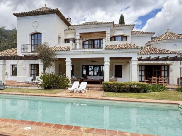 🏡 For Sale – La Zagaleta ✨ Classic Modern Andalusian Villa Designed by Miguel Tobal