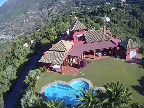 For Sale 🌟 La Zagaleta – Unique Hilltop Villa with 360° Views 🌄🌊