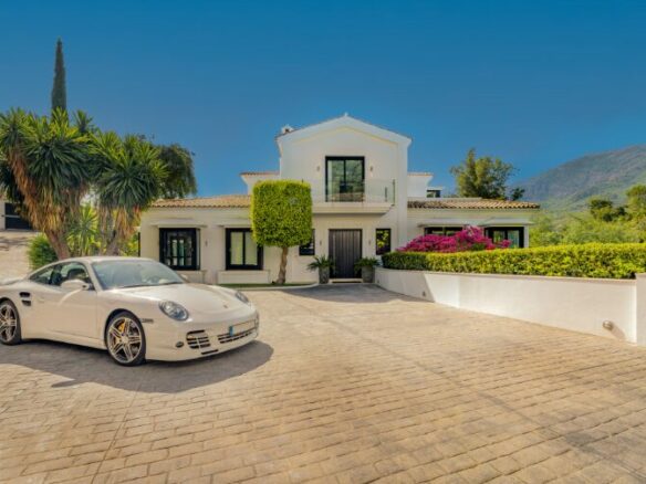 🏡 FOR SALE: Timeless Contemporary Villa in La Zagaleta, Benahavís