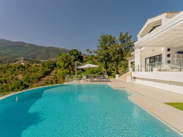 🏡 FOR SALE: Timeless Contemporary Villa in La Zagaleta, Benahavís