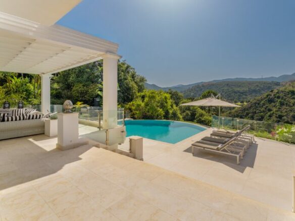 🏡 FOR SALE: Timeless Contemporary Villa in La Zagaleta, Benahavís