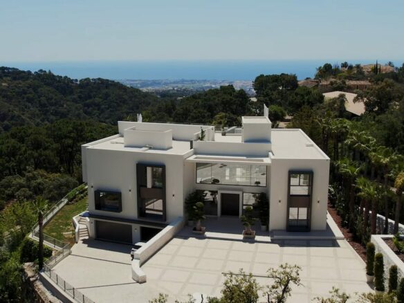 For sale 💰 Modern Villa  with Panoramic Views in La Zagaleta, Benahavis 🌟