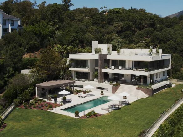 For sale 💰 Modern Villa  with Panoramic Views in La Zagaleta, Benahavis 🌟