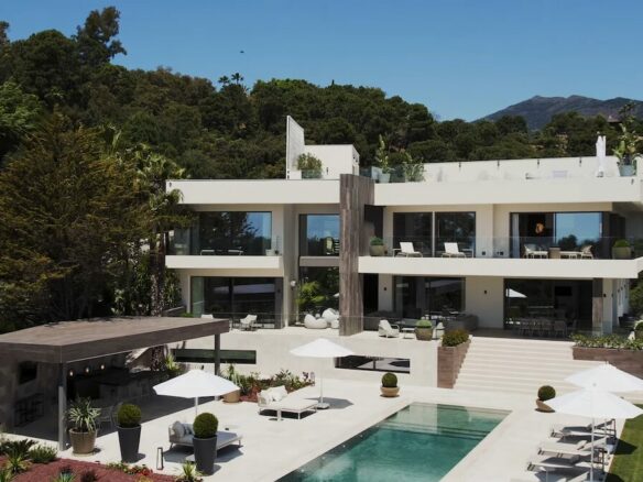 For sale 💰 Modern Villa  with Panoramic Views in La Zagaleta, Benahavis 🌟