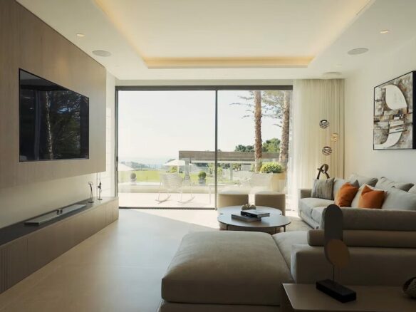 For sale 💰 Modern Villa  with Panoramic Views in La Zagaleta, Benahavis 🌟