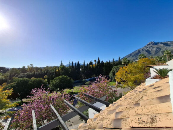 🌟 STUNNING CORNER TOWNHOUSE FOR SALE 🌟 📍 ALTOS DE PUENTE ROMANO, Marbella