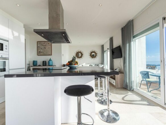 For sale – Amazing  3B Beachfront Penthouse in Casares del Mar 🏖️ – Fully Renovated with Expansive Terraces 🌅