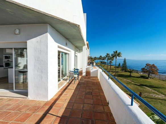 For sale – Amazing  3B Beachfront Penthouse in Casares del Mar 🏖️ – Fully Renovated with Expansive Terraces 🌅