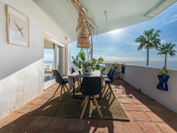 For sale – Amazing  3B Beachfront Penthouse in Casares del Mar 🏖️ – Fully Renovated with Expansive Terraces 🌅