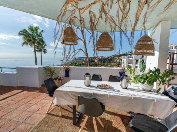 For sale – Amazing  3B Beachfront Penthouse in Casares del Mar 🏖️ – Fully Renovated with Expansive Terraces 🌅