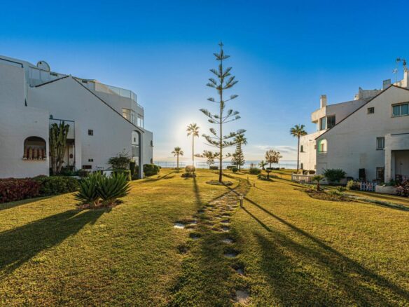 For sale – Amazing  3B Beachfront Penthouse in Casares del Mar 🏖️ – Fully Renovated with Expansive Terraces 🌅