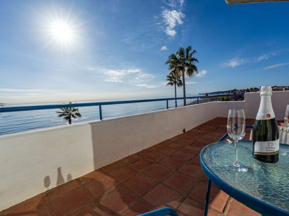 For sale – Amazing  3B Beachfront Penthouse in Casares del Mar 🏖️ – Fully Renovated with Expansive Terraces 🌅