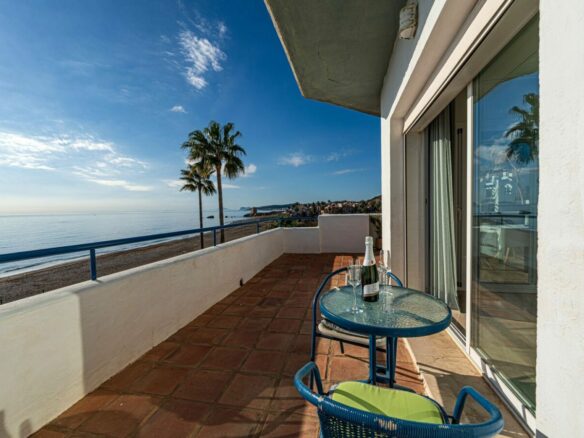 For sale – Amazing  3B Beachfront Penthouse in Casares del Mar 🏖️ – Fully Renovated with Expansive Terraces 🌅