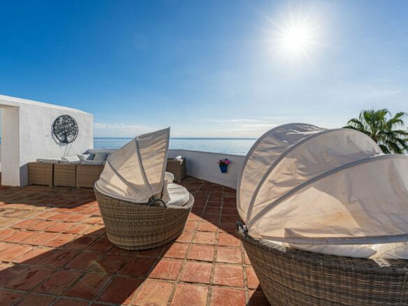 For sale – Amazing  3B Beachfront Penthouse in Casares del Mar 🏖️ – Fully Renovated with Expansive Terraces 🌅