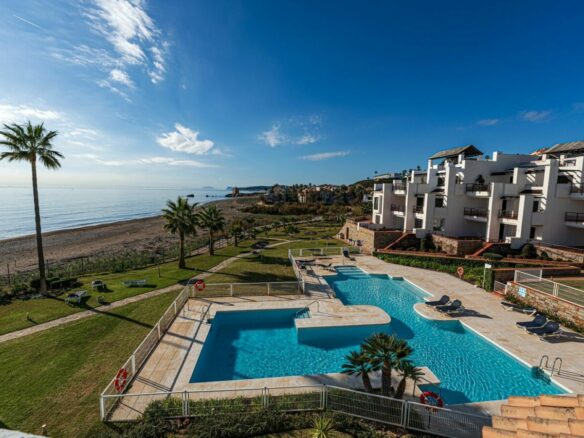 For sale – Amazing  3B Beachfront Penthouse in Casares del Mar 🏖️ – Fully Renovated with Expansive Terraces 🌅