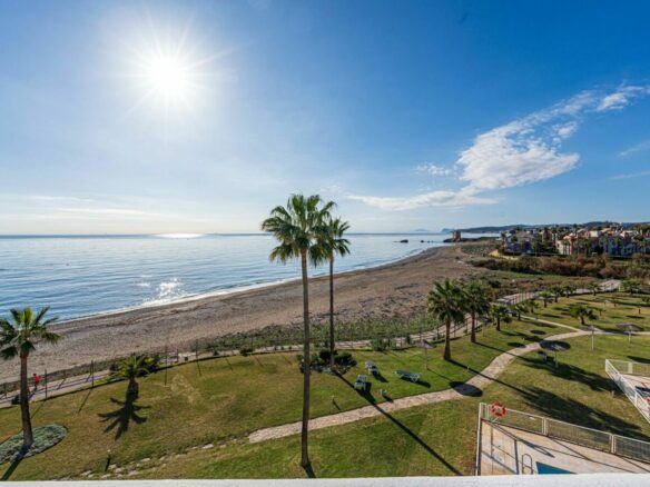 For sale – Amazing  3B Beachfront Penthouse in Casares del Mar 🏖️ – Fully Renovated with Expansive Terraces 🌅