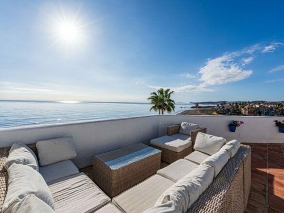 For sale – Amazing  3B Beachfront Penthouse in Casares del Mar 🏖️ – Fully Renovated with Expansive Terraces 🌅